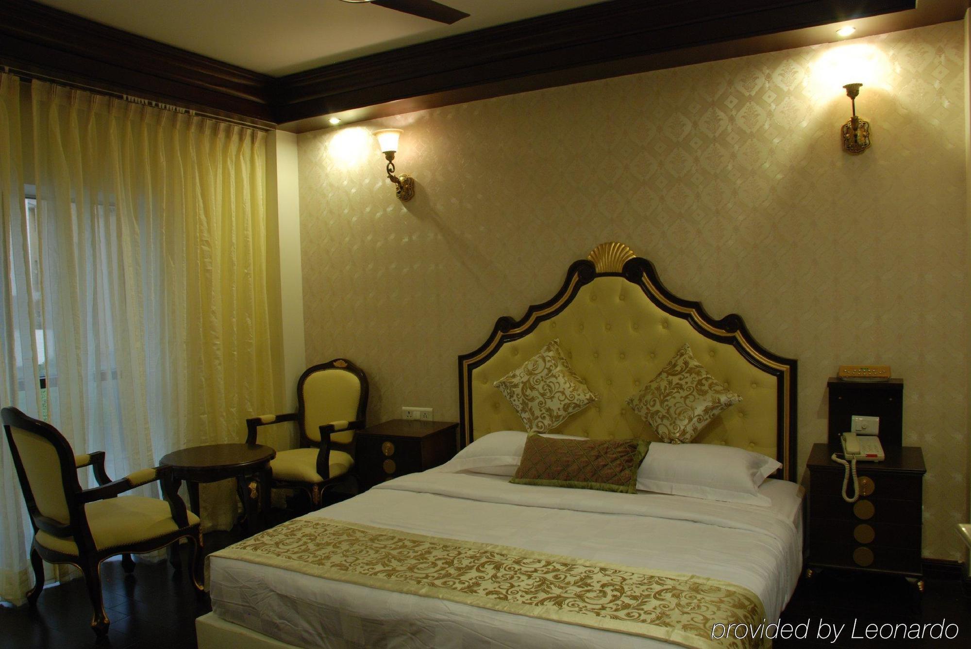 Treebo Tryst Royce New Friends Colony Hotel Ню Делхи Екстериор снимка