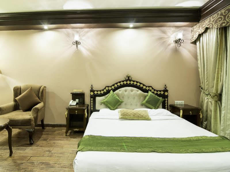 Treebo Tryst Royce New Friends Colony Hotel Ню Делхи Екстериор снимка