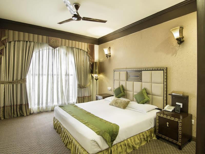 Treebo Tryst Royce New Friends Colony Hotel Ню Делхи Екстериор снимка