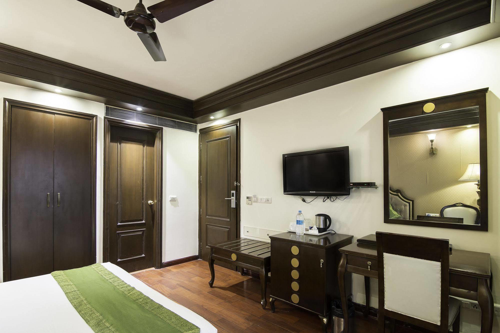 Treebo Tryst Royce New Friends Colony Hotel Ню Делхи Екстериор снимка