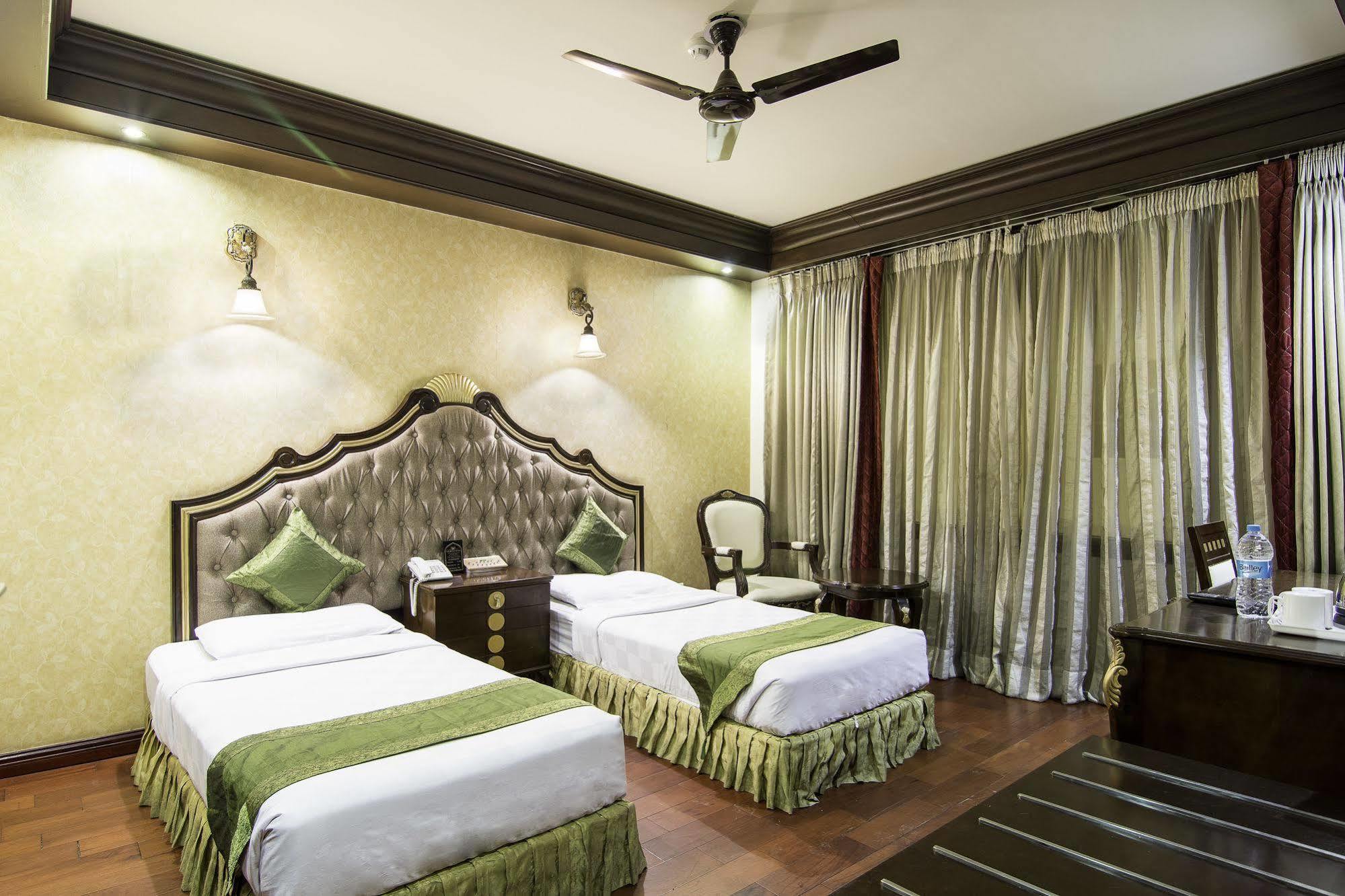 Treebo Tryst Royce New Friends Colony Hotel Ню Делхи Екстериор снимка