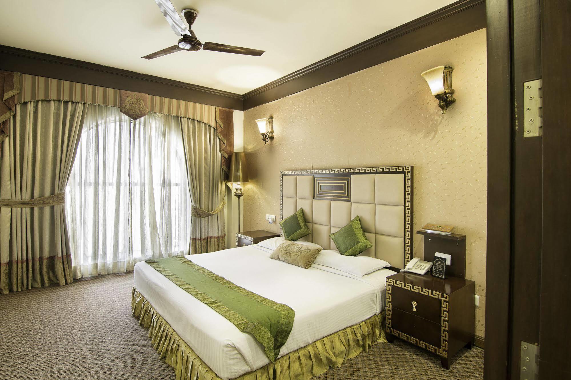 Treebo Tryst Royce New Friends Colony Hotel Ню Делхи Екстериор снимка