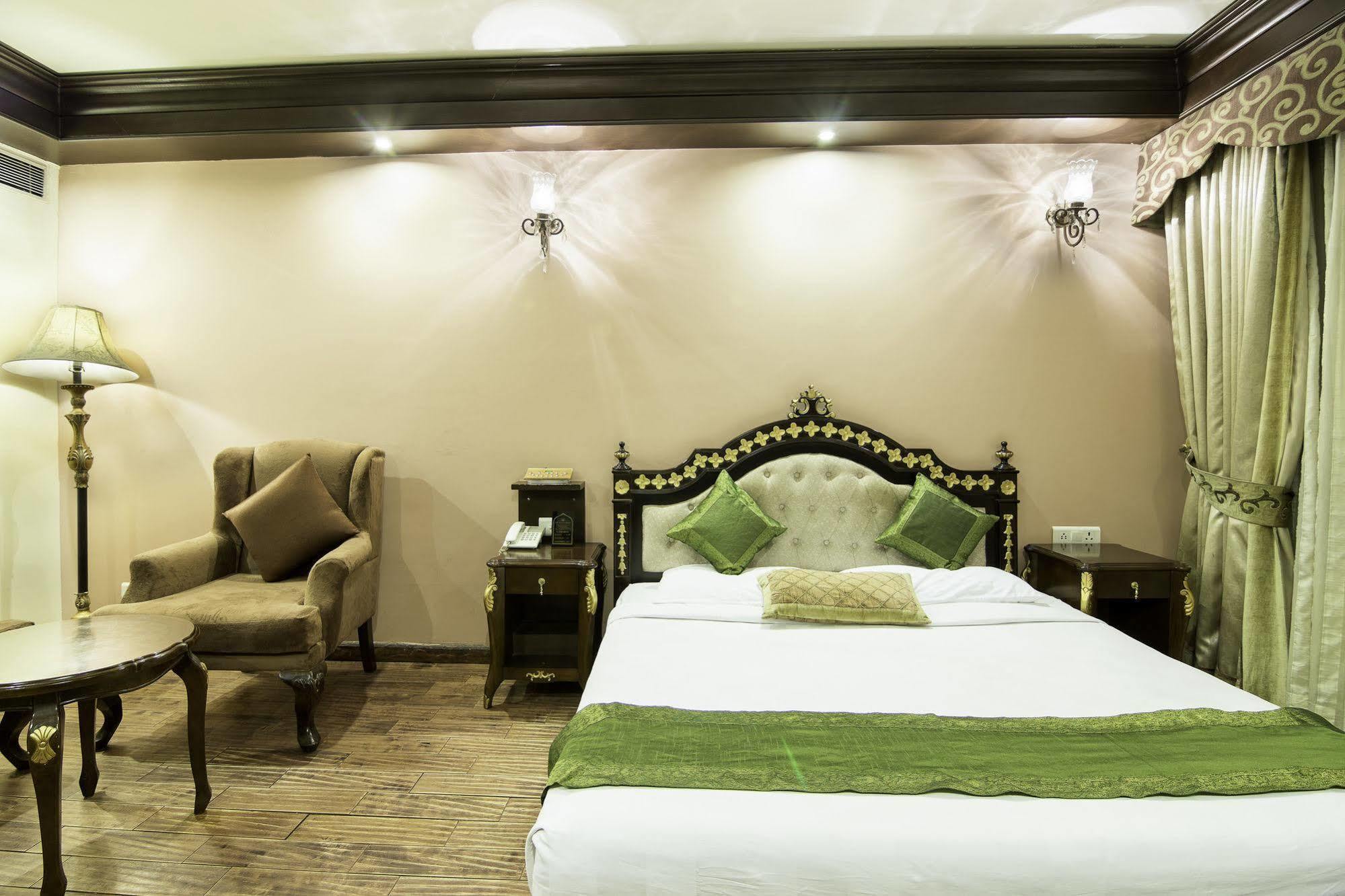 Treebo Tryst Royce New Friends Colony Hotel Ню Делхи Екстериор снимка