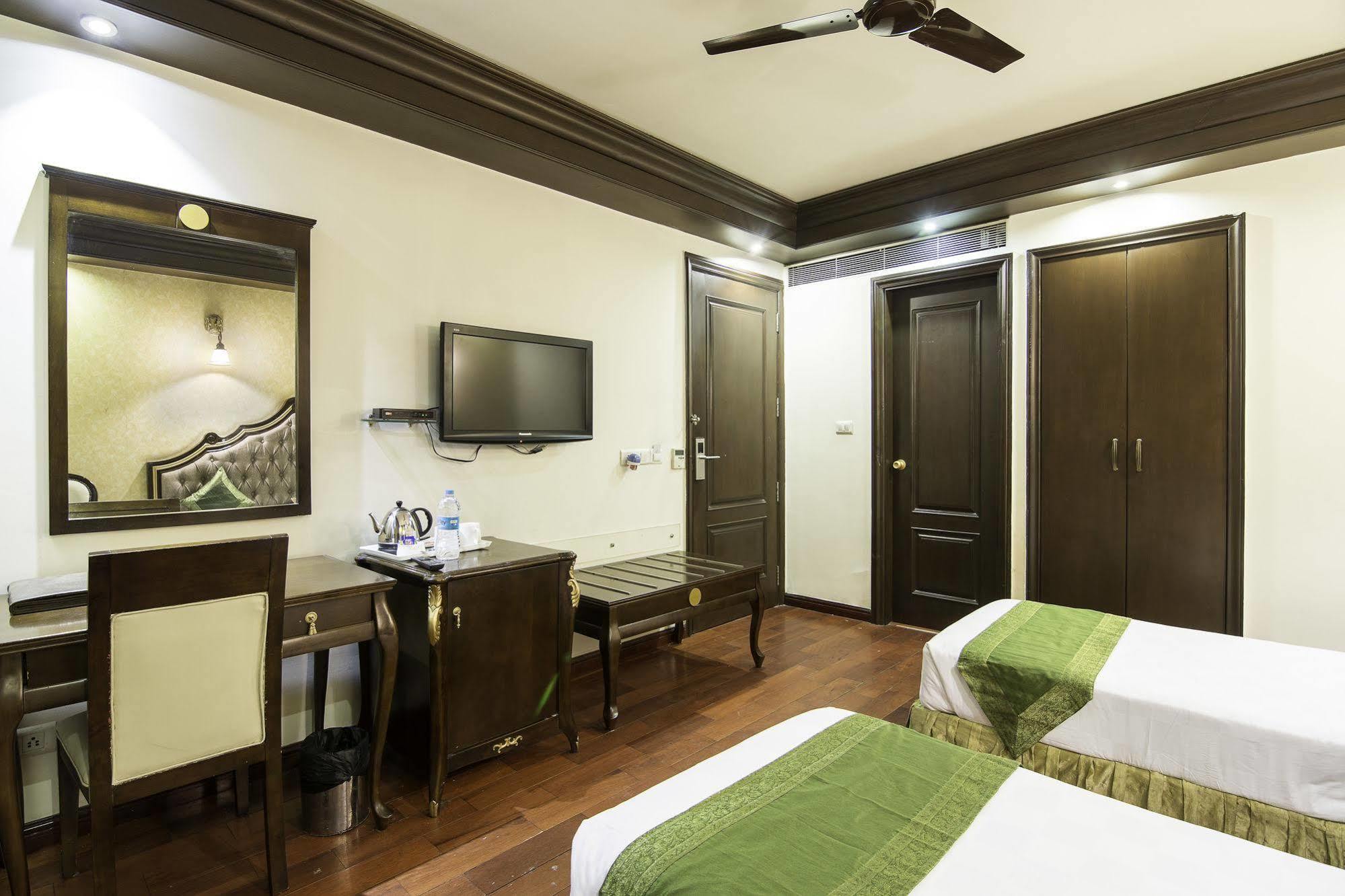 Treebo Tryst Royce New Friends Colony Hotel Ню Делхи Екстериор снимка